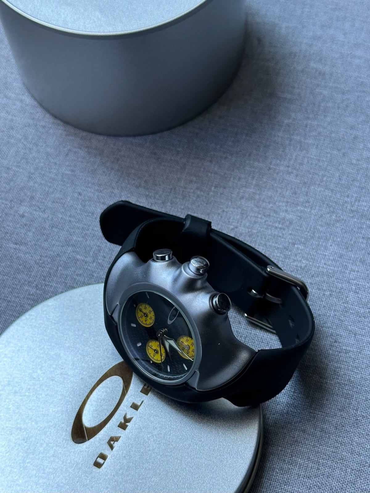 Oakley Chronograph Watch – Yellow Dial with Rubber Strap