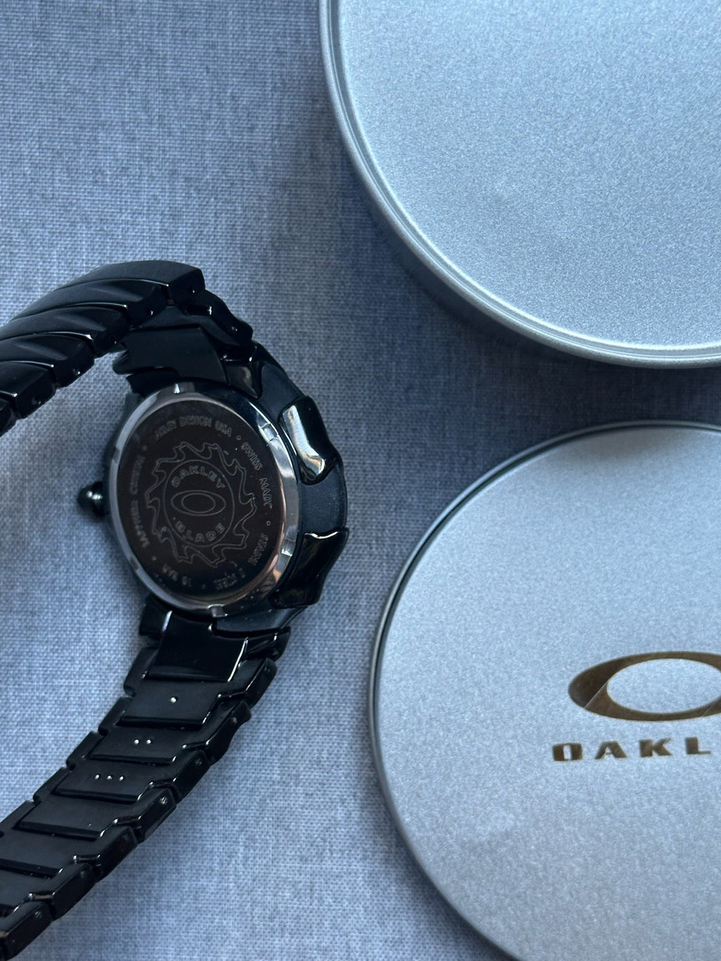 Oakley Blade Watch – White dial Black Shiny Stainless Steel, Swiss Movement, Collectible Men’s Watch