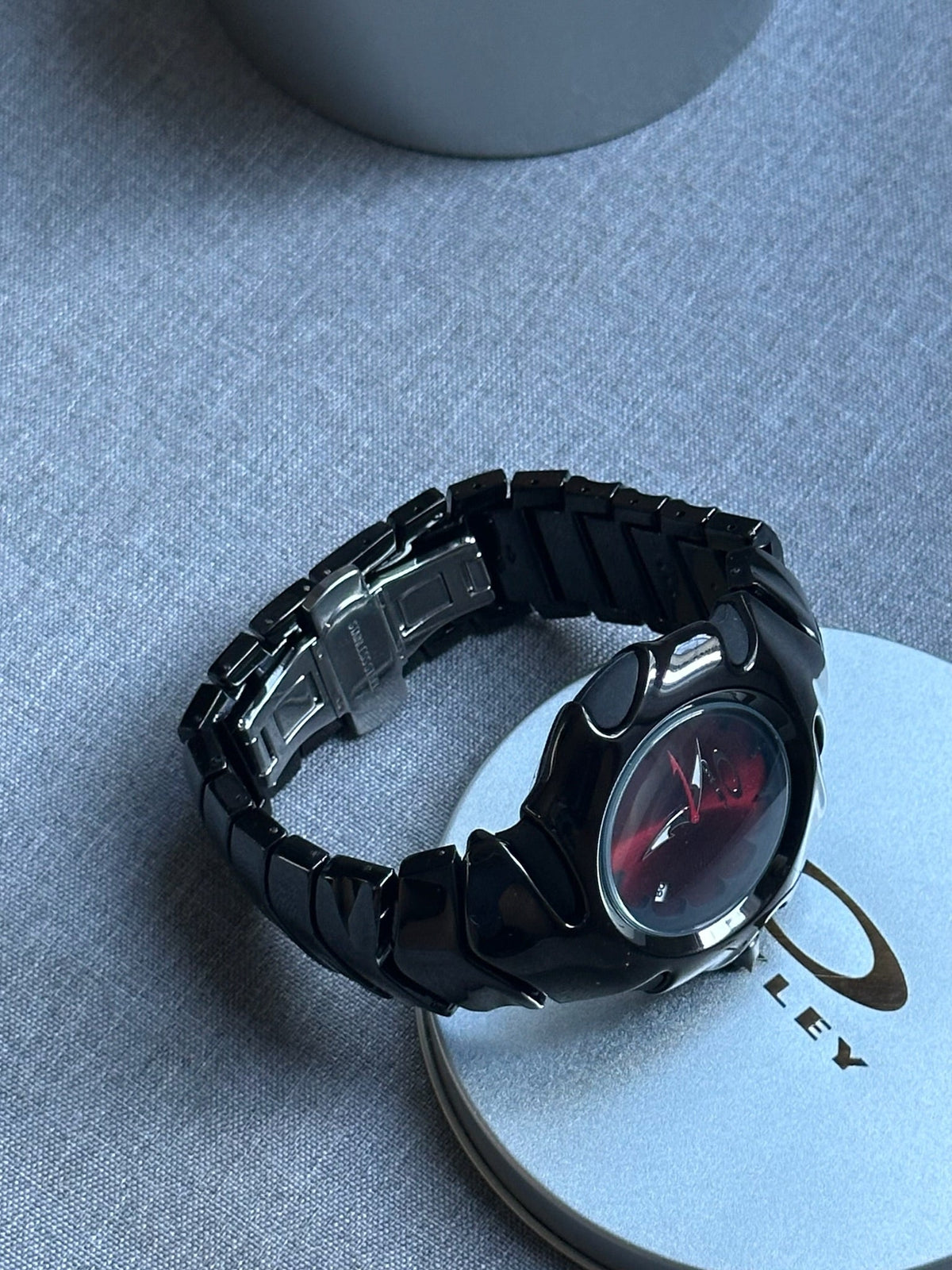 Oakley Blade Watch – Red dial Black Shiny Stainless Steel, Swiss Movement, Collectible Men’s Watch
