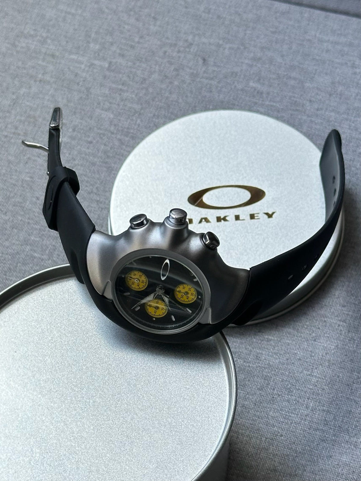 Oakley Chronograph Watch – Yellow Dial with Rubber Strap