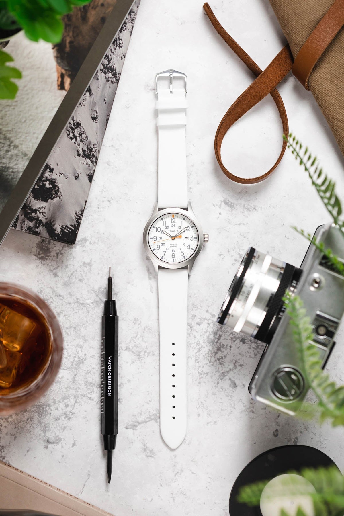 Hirsch TORONTO Quick-Release Fine-Grained Leather Watch Strap in WHITE